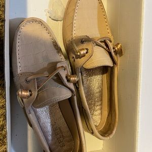 Womens Sperry shoes size 8 newer condition very comfy